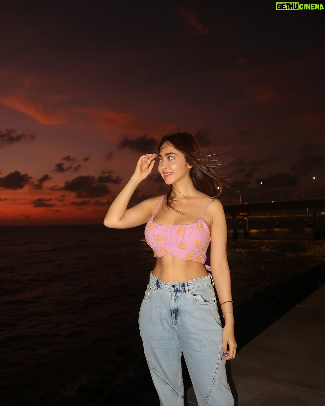 Kaashvi Hiranandani - 563.6K Likes - let’s watch the sunset together? 🌻 #kaashplays shot by @deomanish 
.
.
.
.
.
#mumbai #explore #bgmi #fyp #sunset #kaashvi #india #sunflower