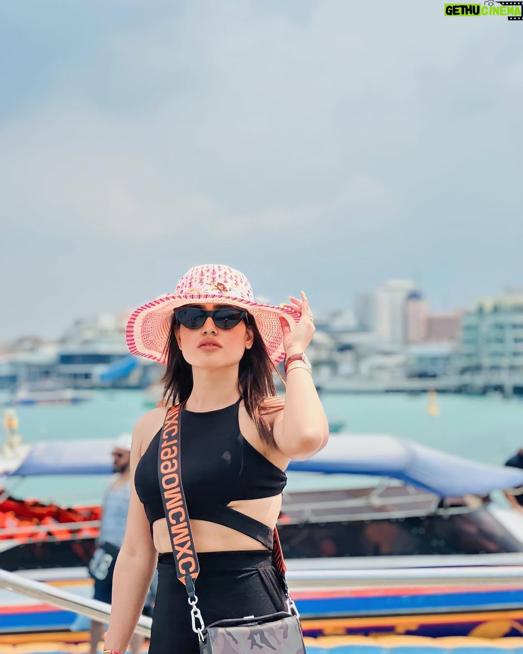 Kanak Pandey - 3 Likes - ✨🏝️
.
.
#beachvibes #blackgirlmagic #patayathailand