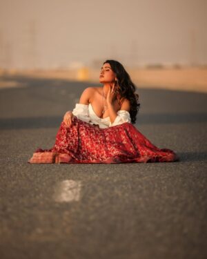 Kanak Pandey Instagram - Confidence is the sexiest thing you can wear...!
.
.
.
.
#dubai🇦🇪 #mylife #myhome #fashion #babygirl
