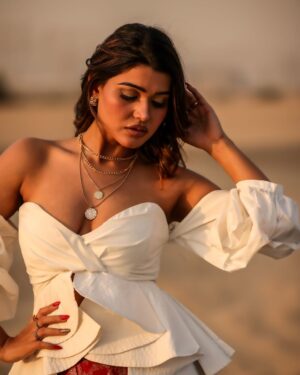 Kanak Pandey Instagram - Confidence is the sexiest thing you can wear...!
.
.
.
.
#dubai🇦🇪 #mylife #myhome #fashion #babygirl
