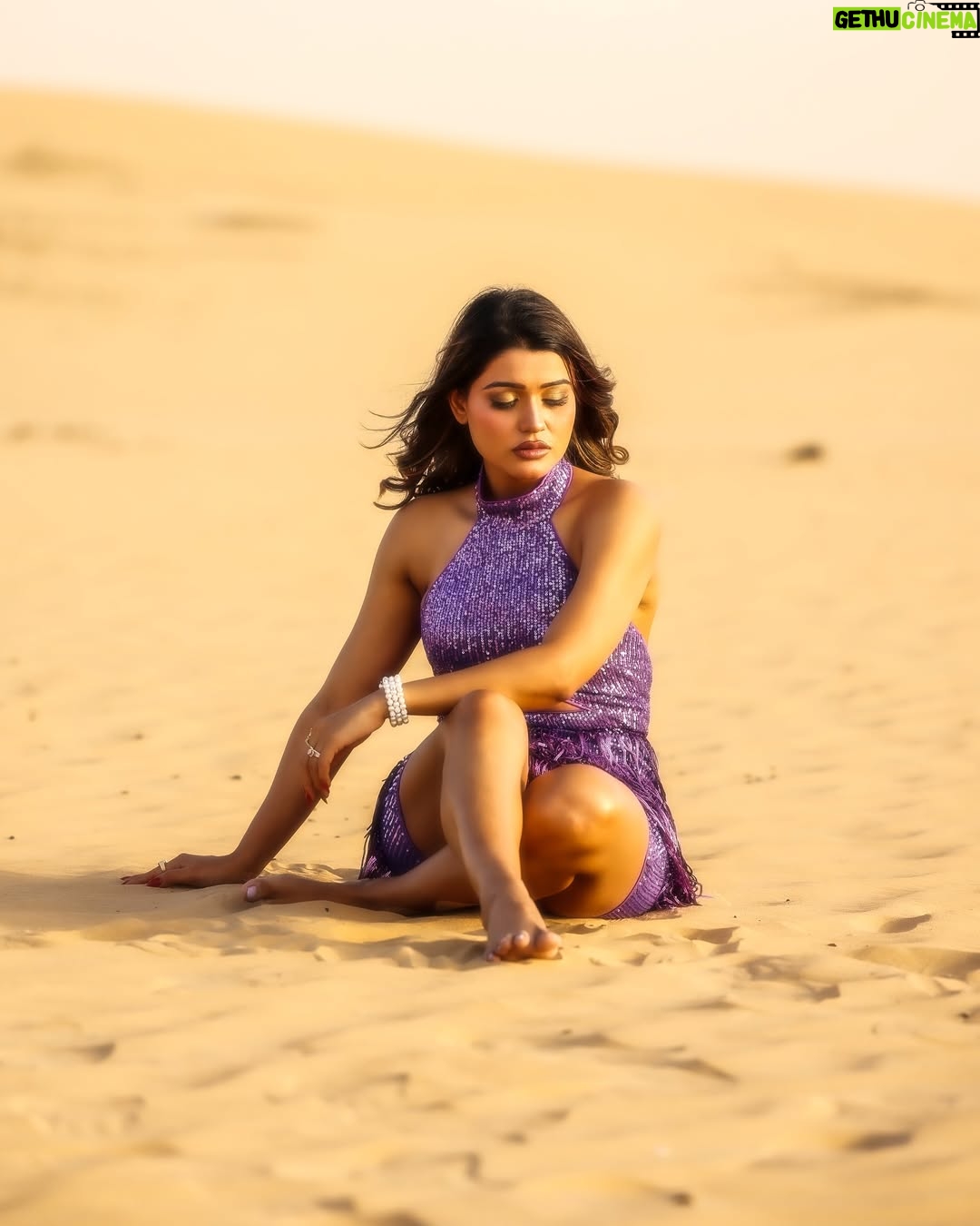 Kanak Pandey - 20.3K Likes - Too hot for the freezer, too sweet to resist.🤪😂
.
.
.
.
#kanakpandey #love #dubai🇦🇪 #dessert #desert #selflove