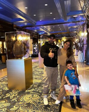 Karen Dejo Instagram - Quebec City - Château Frontenac - With my boys, I love them❤️
