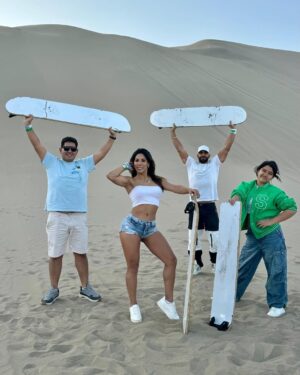 Karen Dejo Instagram - En la Huacachina disfrutando con mi bb 🥰 y mi novio de divertidos momentos🤭
@_m.a.a.d_.so te amo mi bb hermosa❤️
@shahidkhan.escapades te amo❤️