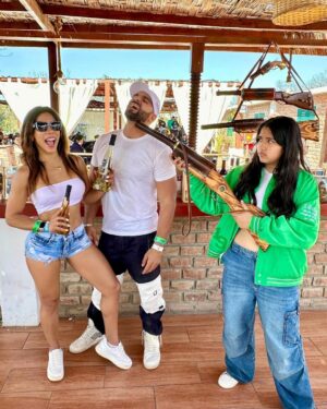Karen Dejo Instagram - En la Huacachina disfrutando con mi bb 🥰 y mi novio de divertidos momentos🤭
@_m.a.a.d_.so te amo mi bb hermosa❤️
@shahidkhan.escapades te amo❤️
