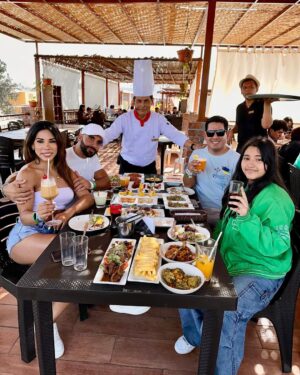 Karen Dejo Instagram - En la Huacachina disfrutando con mi bb 🥰 y mi novio de divertidos momentos🤭
@_m.a.a.d_.so te amo mi bb hermosa❤️
@shahidkhan.escapades te amo❤️