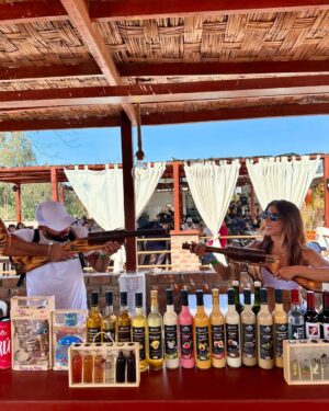 Karen Dejo Instagram - En la Huacachina disfrutando con mi bb 🥰 y mi novio de divertidos momentos🤭
@_m.a.a.d_.so te amo mi bb hermosa❤️
@shahidkhan.escapades te amo❤️