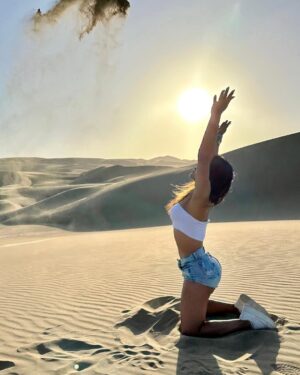Karen Dejo Instagram - En la Huacachina disfrutando con mi bb 🥰 y mi novio de divertidos momentos🤭
@_m.a.a.d_.so te amo mi bb hermosa❤️
@shahidkhan.escapades te amo❤️