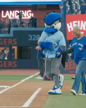 Karen Robinson Instagram - Y’all - what even is my life??? Number eleventy seven thousand on Things I Didn’t Even Know I Had On My 🪣Bucket🪣 List!!!

Thank you ⚾️ @bluejays  for having li’l ol’ can’t-throw-can’t-catch me as your Ceremonial First Pitcher. No one important was maimed, and I did not humiliate myself, and adorbs @mason.fluharty took my acting notes and pitched like a champ, and WE WON!!!!🎉🎉🎉 (Y’all welcome😁)

Best of all - I got to hang with my @lawandorderto peeps - @kccollinsworld (and kid), @stephenacshinn (from @larkproductions ), and @alessiastaff and #kalestockwell (🙏🏽for taking such good care of us, @rogers ). *** @j_mcintyre5 missed my first pitch because 🍤🍱🍔, and I told him I was gonna tell EVERYBADDY!!!***

Finally, I showed up “jersey cute” because
💋 @lady_kerry
🧑🏼‍🦱@lorrij_texturedbeauty

🙏🏽🙏🏽🙏🏽⚾️🧢🇨🇦❤️🙏🏽🙏🏽🙏🏽
