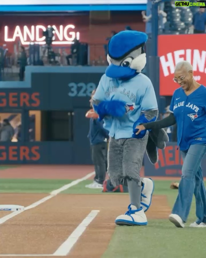 Karen Robinson - 4K Likes - Y’all - what even is my life??? Number eleventy seven thousand on Things I Didn’t Even Know I Had On My 🪣Bucket🪣 List!!!
Thank you ⚾️ @bluejays for having li’l ol’ can’t-throw-can’t-catch me as your Ceremonial First Pitcher. No one important was maimed, and I did not humiliate myself, and adorbs @mason.fluharty took my acting notes and pitched like a champ, and WE WON!!!!🎉🎉🎉 (Y’all welcome😁)
Best of all - I got to hang with my @lawandorderto peeps - @kccollinsworld (and kid), @stephenacshinn (from @larkproductions ), and @alessiastaff and #kalestockwell (🙏🏽for taking such good care of us, @rogers ). *** @j_mcintyre5 missed my first pitch because 🍤🍱🍔, and I told him I was gonna tell EVERYBADDY!!!***
Finally, I showed up “jersey cute” because
💋 @lady_kerry
🧑🏼🦱@lorrij_texturedbeauty
🙏🏽🙏🏽🙏🏽⚾️🧢🇨🇦❤️🙏🏽🙏🏽🙏🏽