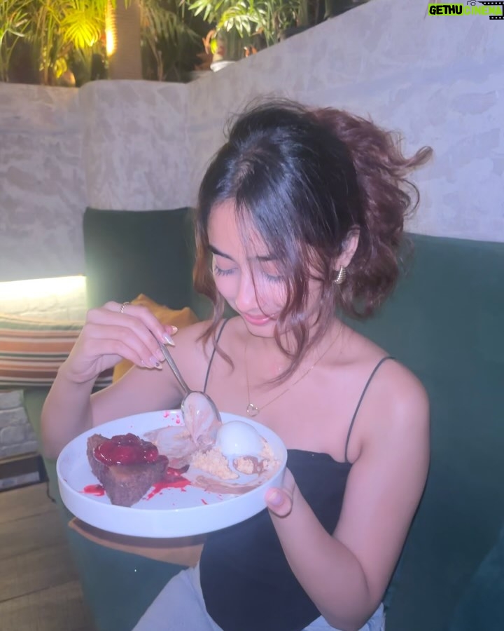Kasak Singh - 4.2K Likes - camera eats first 📸
#explorepage #explore #cafe #food
#fypage
@tattvabarandcafemumbai