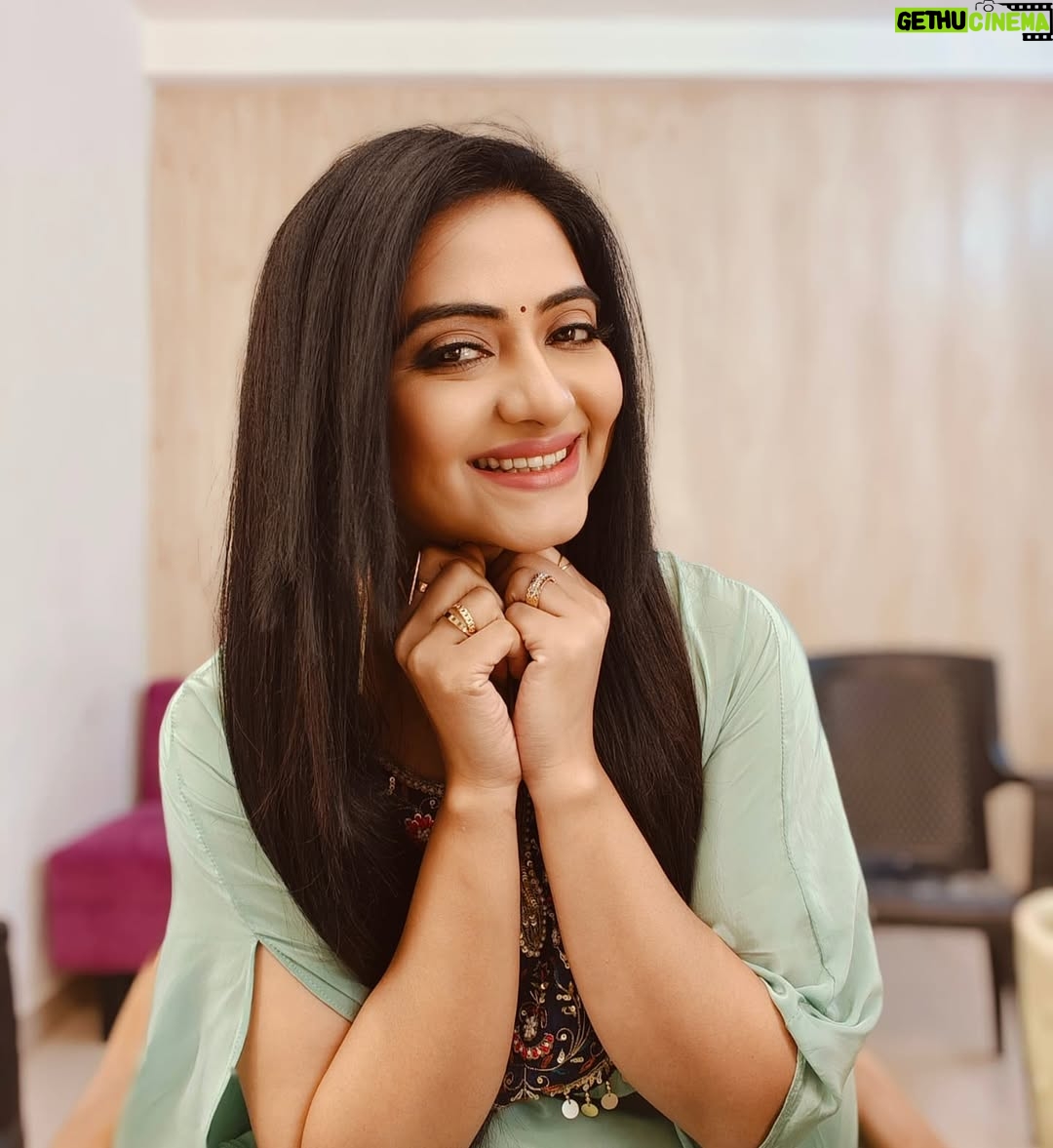 Kashmira Kulkarni - 2.5K Likes - Being Ramya
Khul ke muskurao..,.. khul K Jio..... ❤️
#kashmiraasramya
#kashhmiragkulkarrni
#kashmiraofficial #starpravahparivaar #starpravah #ramya #kashmirakulkarni #kashmirakulkarniofficial