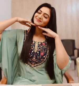 Kashmira Kulkarni Instagram - Being Ramya 
Khul ke muskurao..,.. khul K Jio..... ❤️

#kashmiraasramya
#kashhmiragkulkarrni
#kashmiraofficial #starpravahparivaar #starpravah #ramya #kashmirakulkarni #kashmirakulkarniofficial