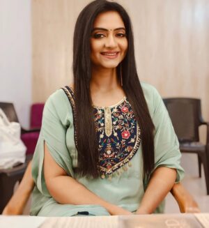 Kashmira Kulkarni Instagram - Being Ramya 
Khul ke muskurao..,.. khul K Jio..... ❤️

#kashmiraasramya
#kashhmiragkulkarrni
#kashmiraofficial #starpravahparivaar #starpravah #ramya #kashmirakulkarni #kashmirakulkarniofficial