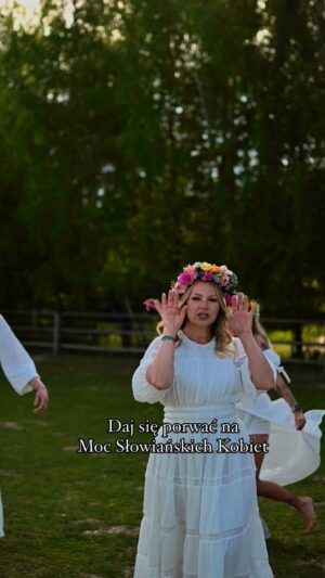 Katarzyna Bujakiewicz Instagram - Link do biletów i szczegółów wydarzenia znajdziesz w BIO. Śpiesz się bo z kodem rabatowym „Słowianki” do 11.05.2025 g. 23:59 otrzymasz 50 zł rabatu na każdy zakupiony bilet. 

Patronem medialnym wydarzenia jest lubelskie radio @radio_eska dajcie się porwać dobrej muzyce i słuchajcie uważnie audycji na 103.6 bo już wkrótce na antenie będziecie mieli możliwość zdobycia biletów na nasz event. 

Do zobaczenia w Uroczysku Snopków 🍀

#mockobiet #słowianki #siłajestkobietą #słowiańskieklimaty

@boso_do_szczescia
@phootoluna
@kasialismakeup
@uroczyskosnopkow
@joanna_wincentowicz
@wonderfotoo
@julia_dziwina
@sklepfanaberia
@pracowaniafryzurwiktoriakowalik
@praktykuj.życie
@k.bujakiewicz
@bijou_jubiler
@fashion_hair_zamosc_Dominika_Mroczek
@karolina_johaniuk
@domi_mroczek
@decoflower.lublin
@mandragora.yaga.joga 
@insomniarestauracja
@paparazzi.clinic