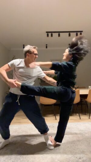 Katarzyna Cichopek Instagram - A Wy co robicie wieczorami? @maciejkurzajewski 🕺