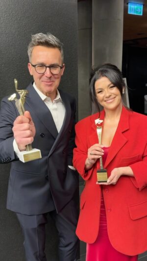Katarzyna Cichopek Instagram - Katarzyna Cichopek i Maciej Kurzajewski odebrali nagrodę dla Najlepszej Pary Prowadzących w Polskiej Telewizji 2025 🏆 Dziękujemy za to wyróżnienie 🫶🏽 #halotupolsat