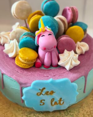 Katarzyna Glinka Instagram - 5 05 2025 ❤️🥳🥳 Leo skończył 5 LAT 
Dużo tych piątek :):) urodził się o 15.00 
Zaprosił 5 swoich najlepszych przyjaciół 🎂🥳🥳

Jestem szczęściarą, wychowując tak rezolutnego, świetlistego, kolorowego chłopca, z otwartym sercem ❤️❤️

Leo kocha ludzi, kocha świat i pięknie się nim zachwyca 🫶🫶🫶

Niech to będzie piękny rok cudnych dziecięcych doświadczeń 🎂🥳❤️❤️❤️❤️

Dumna Mama