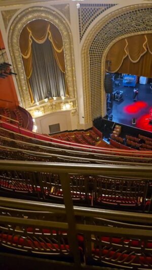 Kathleen Madigan Instagram - LOVE this theatre and this town. See ya tonite termites! 

#Milwaukee #pabst #pabsttheater #kathleenmadigan #madiganspubcast #daydrinkingtour #standup #standuocomedy