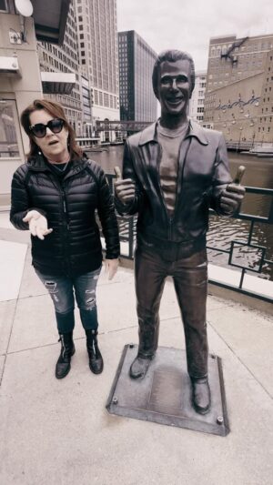 Kathleen Madigan Instagram - Couldn't have asked for a better weekend🎉

THANK YOU, Milwaukee 🫶

Can't wait for everyone to see this Special 🙌🏻

#kathleenmadigan #amazonspecial #primevideo #daydrinkingtour #pabsttheater #standup #standupcomedy