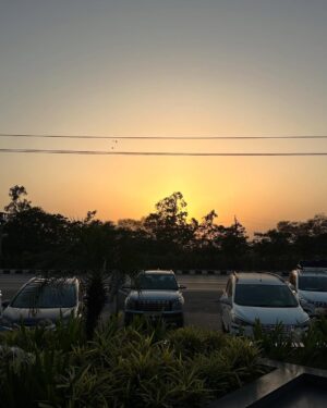 Kaushiki Rathore Instagram - Aao milo chalo 🚙
