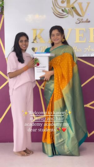 Kaveri Bagalkote Instagram - Welcome to Kaveri makeup and hair academy my dear students ✨💐❤️

#kaveribagalkote #makeupartist #kannada #love #trending