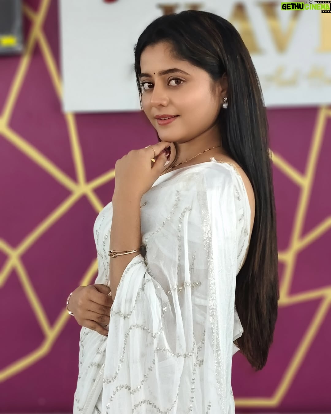 Kaveri Bagalkote - 9.1K Likes - 🤍✨
#kaveribagalkote
Saree from : @anulucky_collections