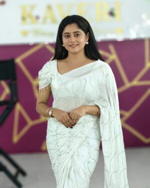 Kaveri Bagalkote Instagram - 🤍✨

#kaveribagalkote

Saree from : @anulucky_collections