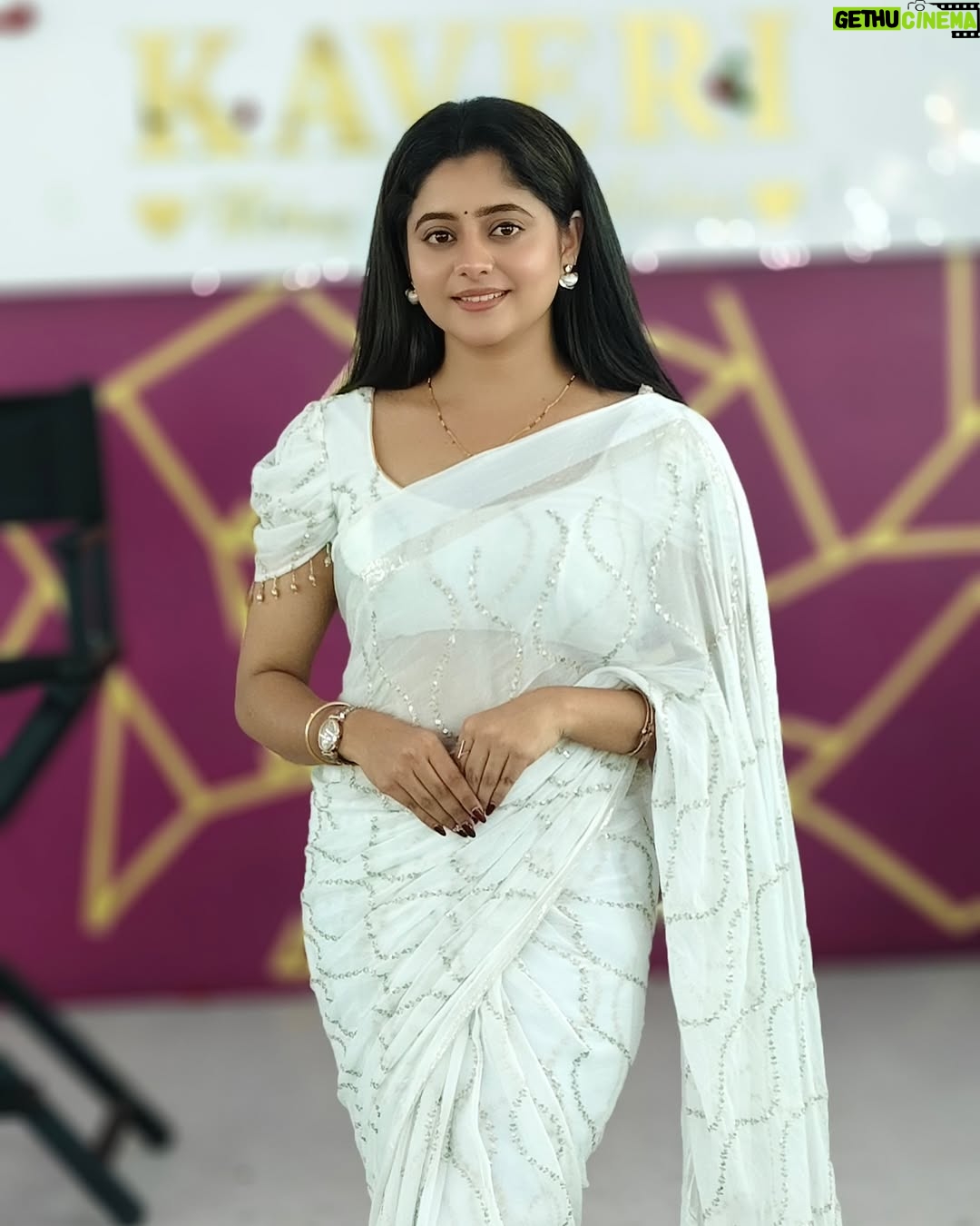 Kaveri Bagalkote - 9.1K Likes - 🤍✨
#kaveribagalkote
Saree from : @anulucky_collections