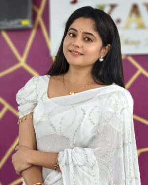 Kaveri Bagalkote Instagram - 🤍✨

#kaveribagalkote

Saree from : @anulucky_collections