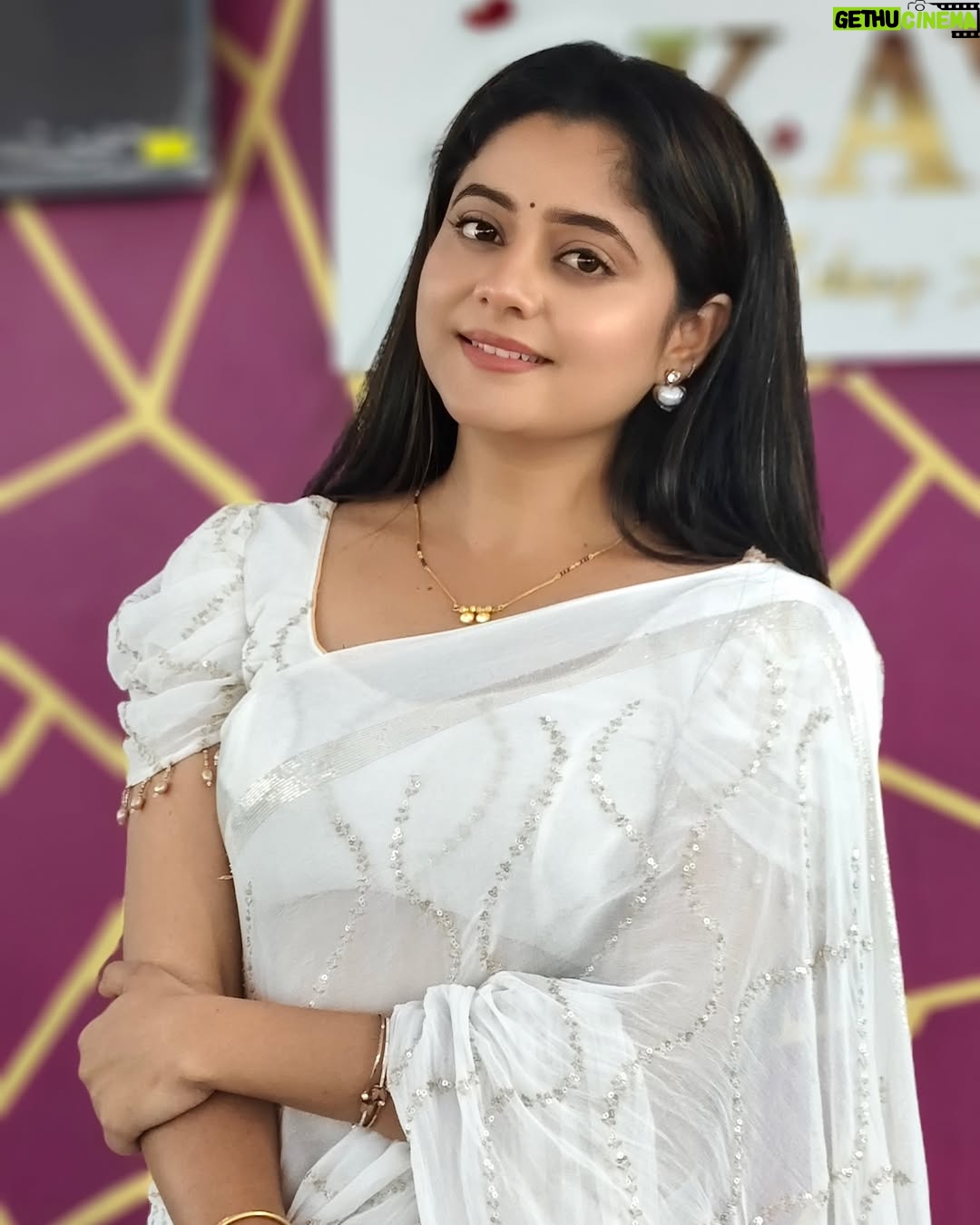 Kaveri Bagalkote - 9.1K Likes - 🤍✨
#kaveribagalkote
Saree from : @anulucky_collections