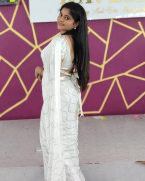 Kaveri Bagalkote Instagram - 🤍✨

#kaveribagalkote

Saree from : @anulucky_collections