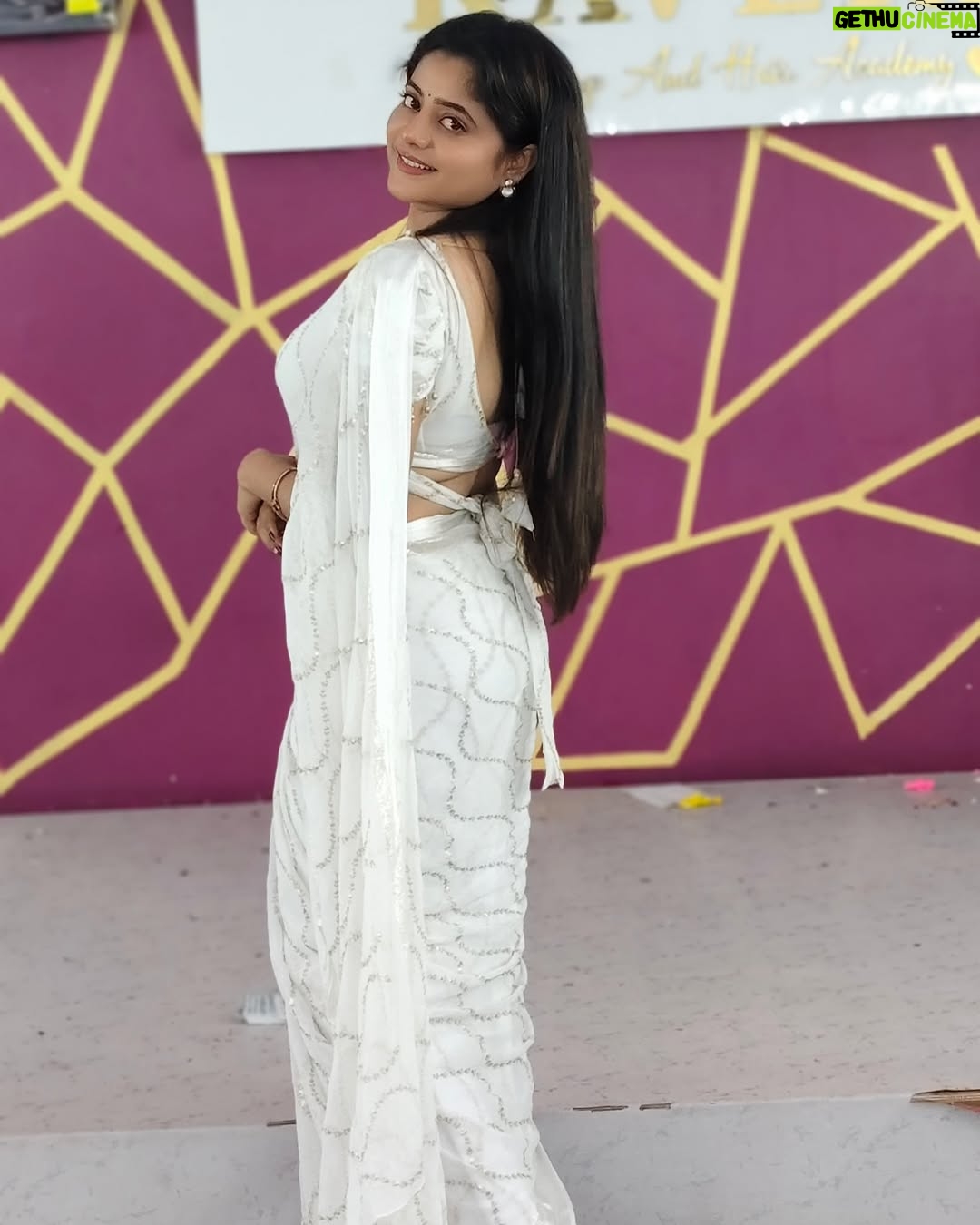 Kaveri Bagalkote - 9.1K Likes - 🤍✨
#kaveribagalkote
Saree from : @anulucky_collections