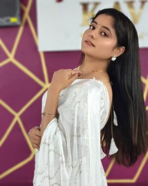 Kaveri Bagalkote Instagram - 🤍✨

#kaveribagalkote

Saree from : @anulucky_collections