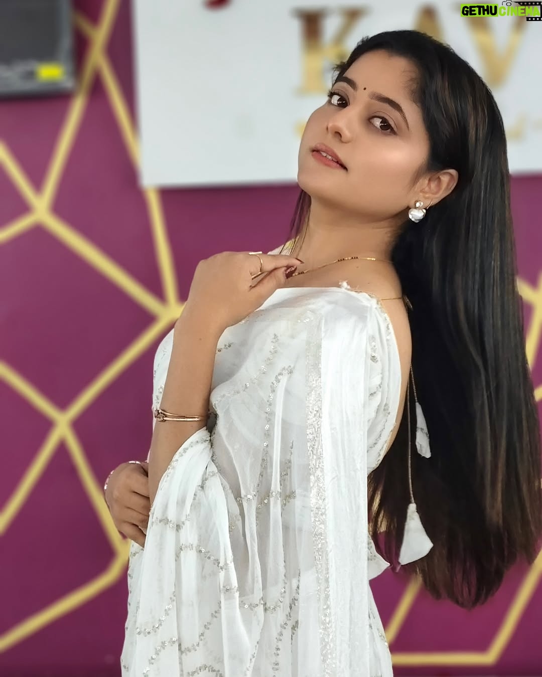 Kaveri Bagalkote - 9.1K Likes - 🤍✨
#kaveribagalkote
Saree from : @anulucky_collections