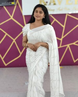 Kaveri Bagalkote Instagram - 🤍✨

#kaveribagalkote

Saree from : @anulucky_collections
