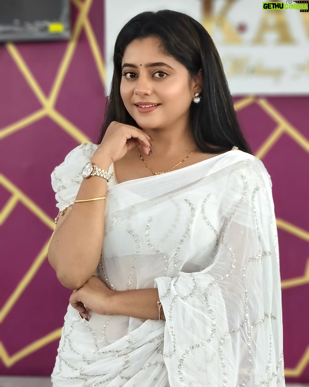 Kaveri Bagalkote - 9.1K Likes - 🤍✨
#kaveribagalkote
Saree from : @anulucky_collections