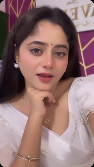 Kaveri Bagalkote Instagram - 🤍

Saree from: @anulucky_collections 

#kaveribagalkote #makeupartist