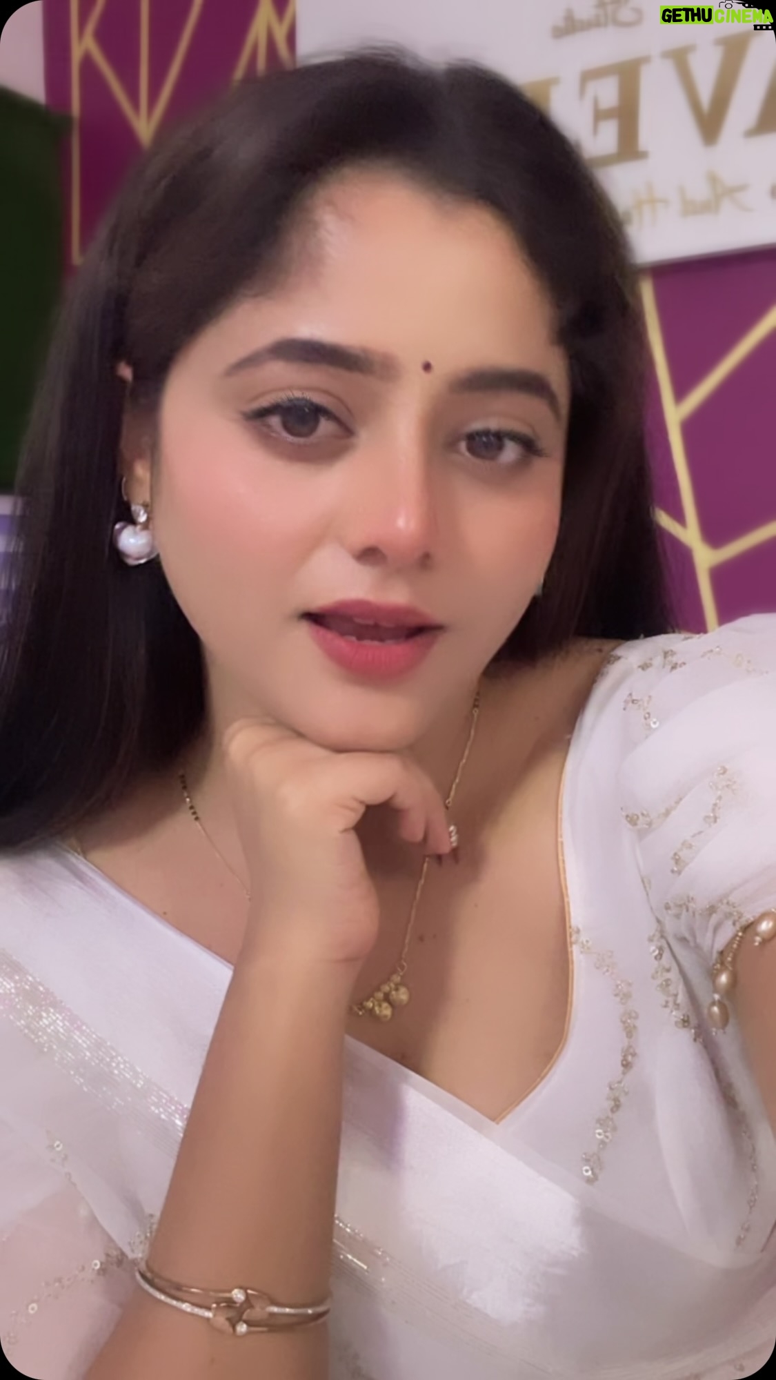 Kaveri Bagalkote - 3.2K Likes - 🤍
Saree from: @anulucky_collections
#kaveribagalkote #makeupartist