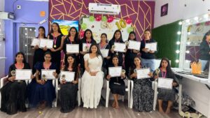 Kaveri Bagalkote Instagram - Congratulations my dear students for completing the internship 💐🥰
All the very best ❤️

#kaveribagalkote