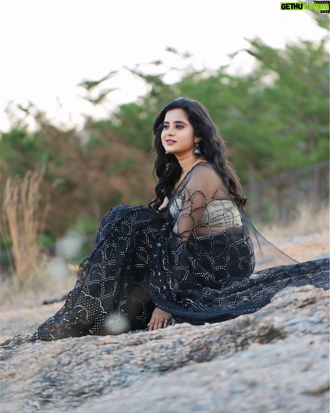 Kavyashree Gowda - 11.4K Likes - Saree me modern naari 🖤✨
.
.
.
.
Attire: @dt_bridalstudio