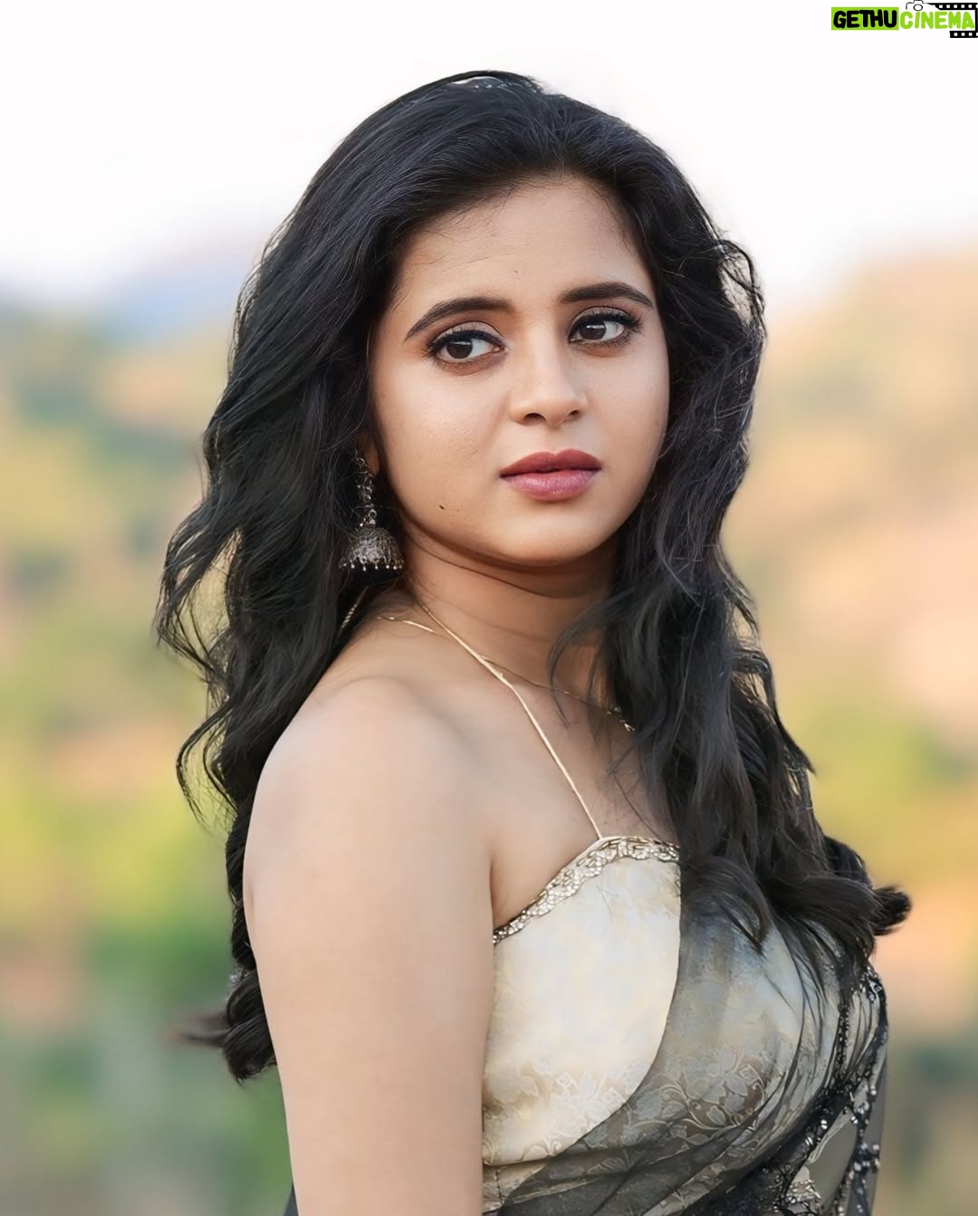Kavyashree Gowda - 11.4K Likes - Saree me modern naari 🖤✨
.
.
.
.
Attire: @dt_bridalstudio