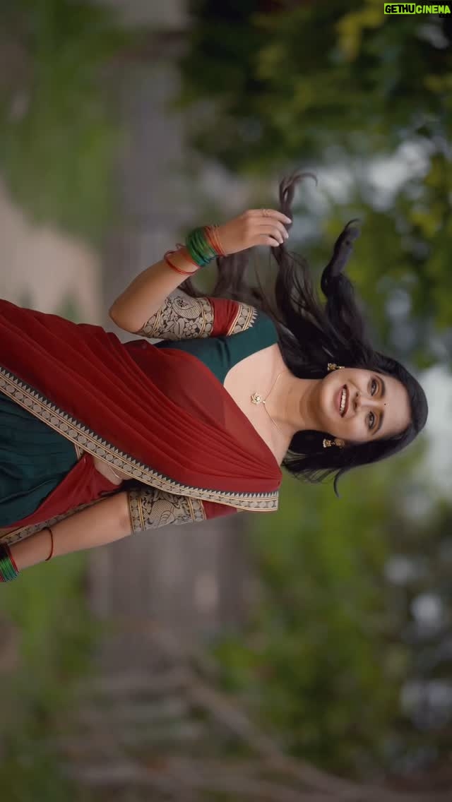 Kavyashree Gowda - 12.4K Likes - Be your own version to smile ā¤ļøāØš§æ
@kavyashree_gowda_official
.
.
VC : @lens__crafts š
.
Designer : @dt_bridalstudio
Mua : @harshithahairandmakeup
Hair : @hair_by_chandu
.
.
.
#kavyashreegowdaofficial #k #kavya #mgm #mangalagowri #karnataka #actress #shalala #tamilsong
