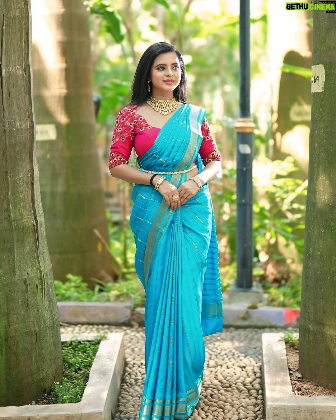 Kavyashree Gowda - 6K Likes - 🩵✨.
.
.
PC @mr_dilip_fotography @mcc_manucampaignscorner
.
Saree : @kanchi_co_yogalakshmi_silks
Blouse : @dt_bridalstudio
.
.
Jewelry : @beadedtreasuresjewelry
Mua : @makeover_by_kavyarohith
Hair : @hair_by_pallavi_shatty
.
.
.
#kavyashreegowda #k #gowri #mgm