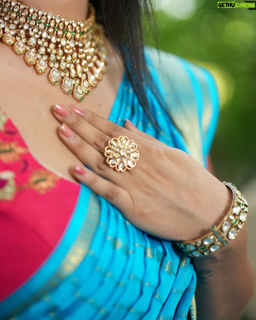 Kavyashree Gowda - 4.9K Likes - 🩵✨
.
.
Saree ; @kanchi_co_yogalakshmi_silks
Blouse : @dt_bridalstudio
.
Pc : @mcc_manucampaignscorner
.
MUA : @makeover_by_kavyarohith
Hair : @hair_by_pallavi_shatty
.
.
#kavyashreegowda