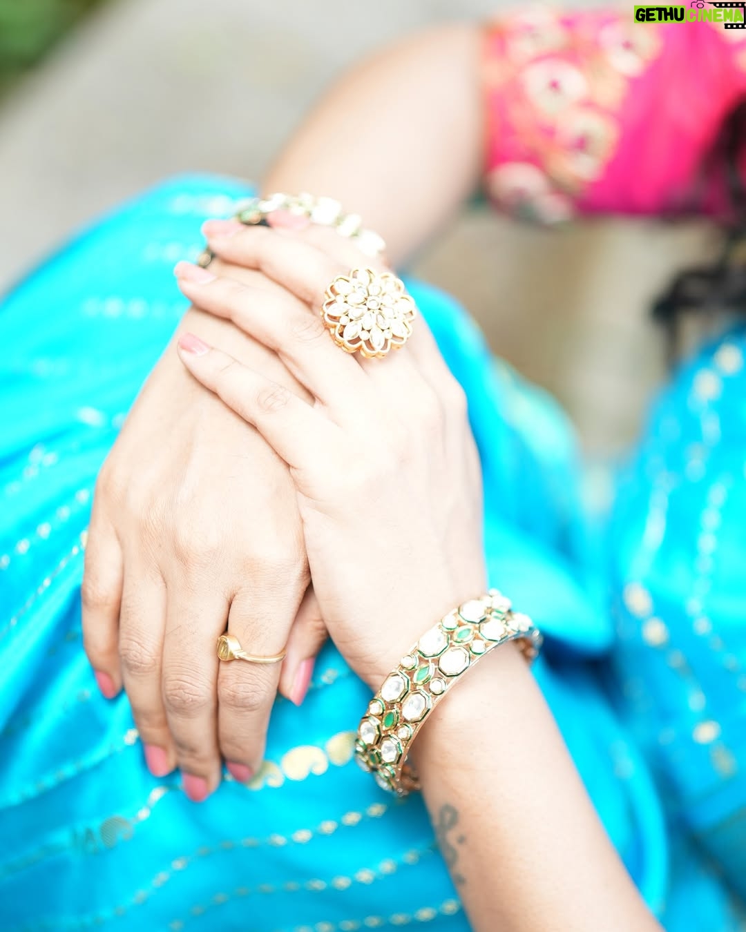 Kavyashree Gowda - 4.9K Likes - 🩵✨
.
.
Saree ; @kanchi_co_yogalakshmi_silks
Blouse : @dt_bridalstudio
.
Pc : @mcc_manucampaignscorner
.
MUA : @makeover_by_kavyarohith
Hair : @hair_by_pallavi_shatty
.
.
#kavyashreegowda