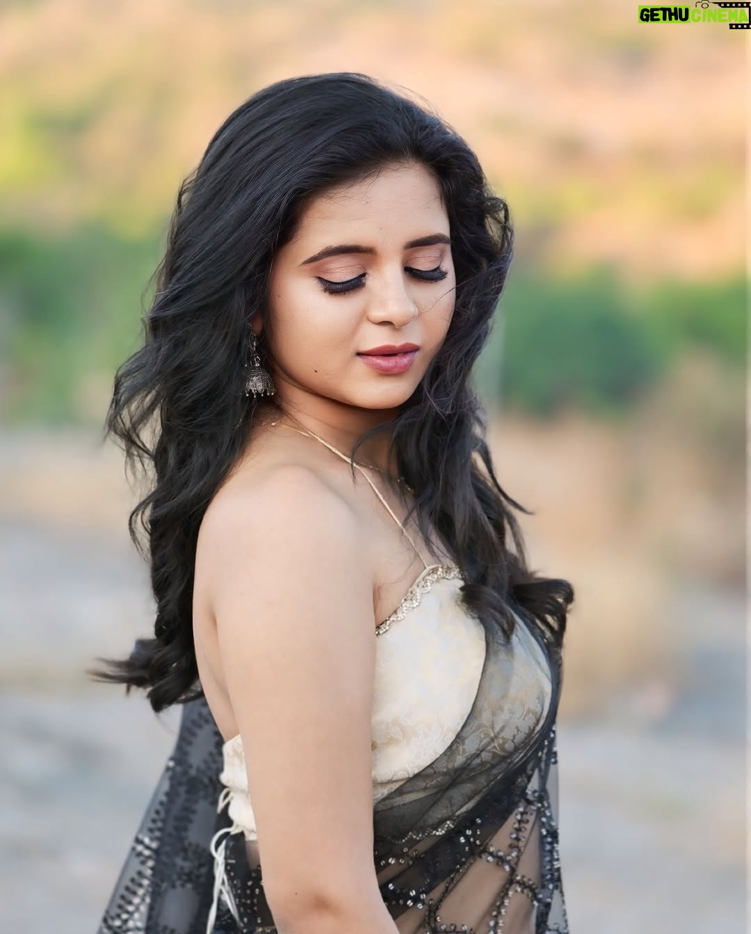 Kavyashree Gowda - 11.4K Likes - Saree me modern naari 🖤✨
.
.
.
.
Attire: @dt_bridalstudio