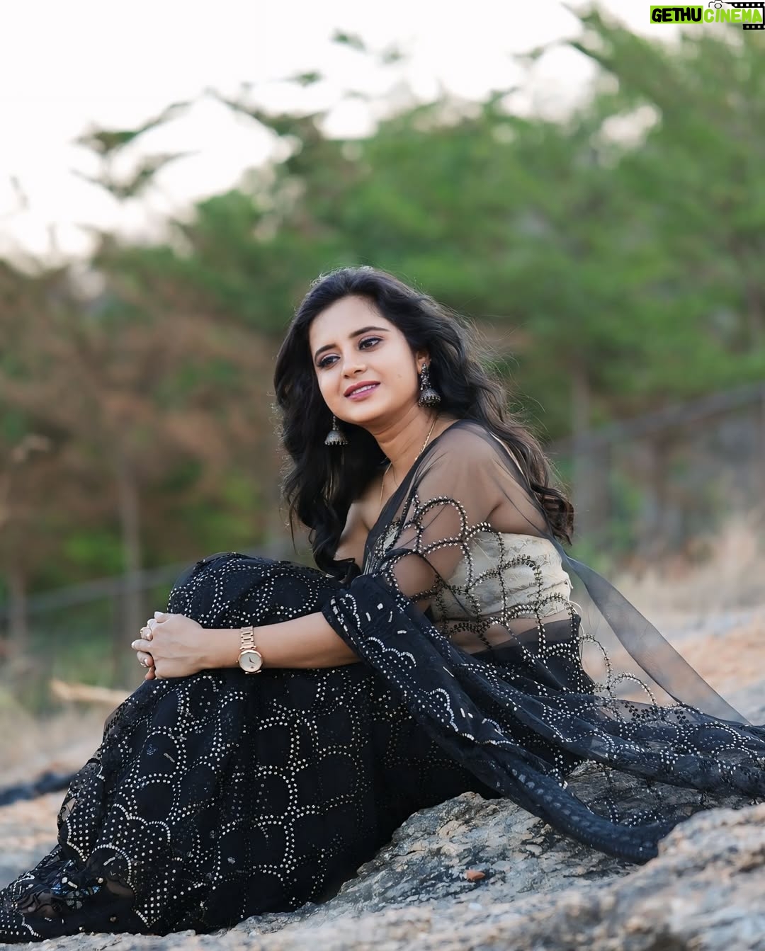 Kavyashree Gowda - 11.4K Likes - Saree me modern naari 🖤✨
.
.
.
.
Attire: @dt_bridalstudio