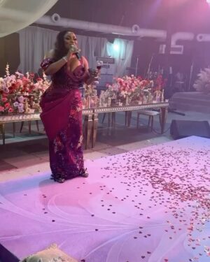 Kehinde Bankole Instagram - Some fun was had ❤️ 
Captain Degzy’s wedding Tbt 😍. @tomiwasage slide 6 has a show, please get tickets and support massively 🙏🏽. Last slide I met a cute lil friend!😀
Photos @suruzyshotit