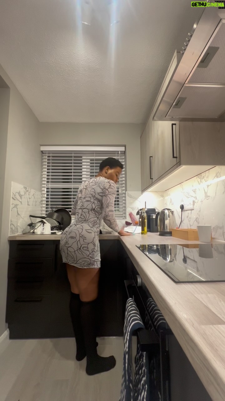 Kehinde Bankole - 65.7K Likes - BEDFORD.. *Theatre Tour for #annahibiscussong . Just gimme a pot and fire anywhere 😉 olówóoșíbí