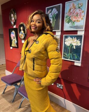 Kehinde Bankole Instagram - BERWICK 🎨🖌️. Self love, the first true love. TheatreTour #annahibiscussong @maltingsberwick
